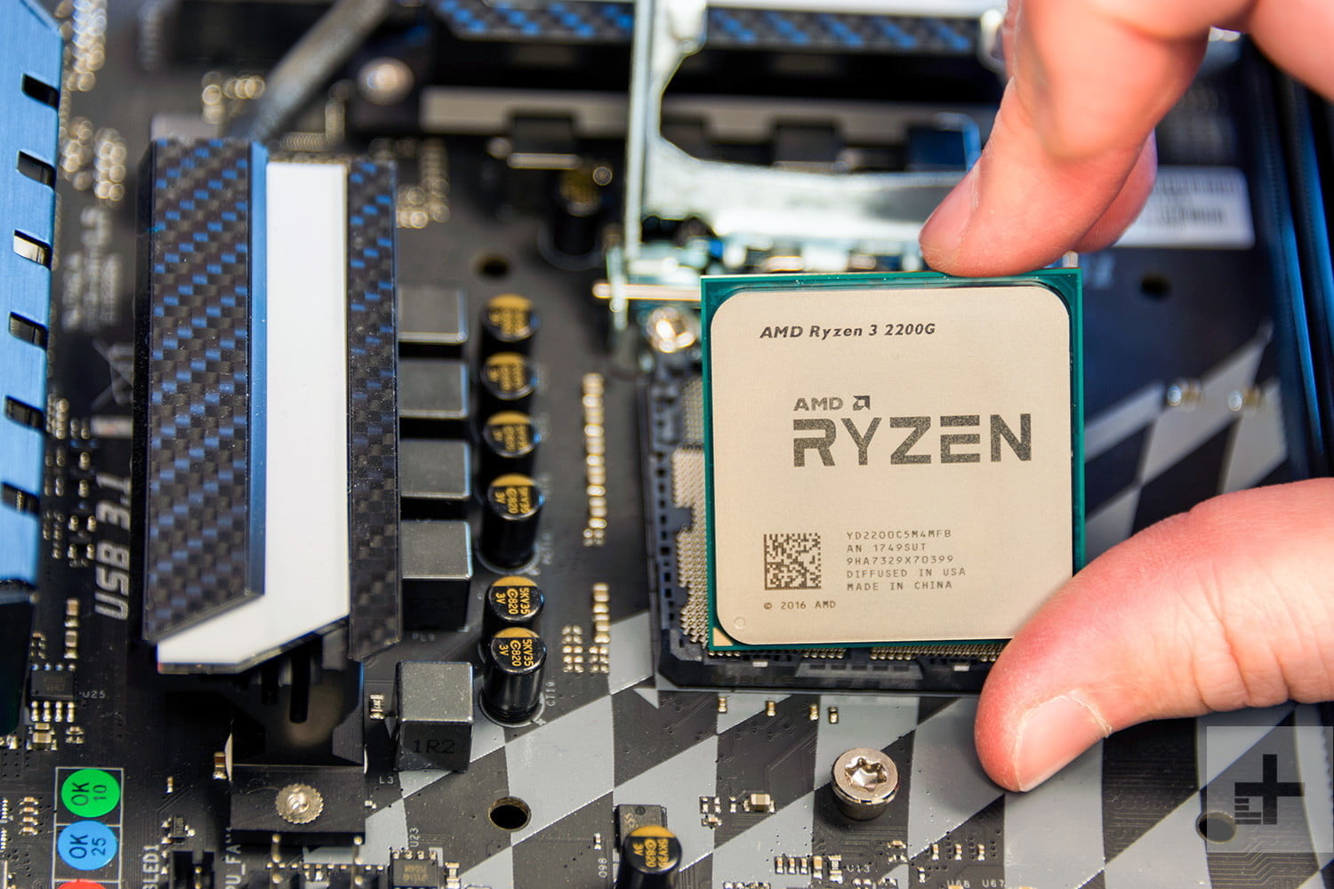 AMD Ryzen 5 2400G & Ryzen 3 2200G Review fingers motherboard